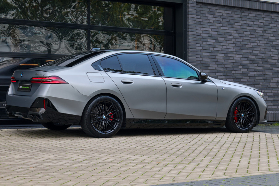 BMW 5 Serie 550e xDrive | BTW! | FULL OPTION! | PANO | B&W | M-SPORT PRO | CARBON | STOELVENTILATIE |