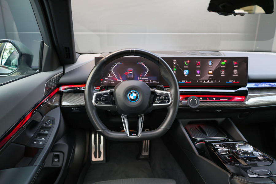 BMW 5 Serie 550e xDrive | BTW! | FULL OPTION! | PANO | B&W | M-SPORT PRO | CARBON | STOELVENTILATIE |
