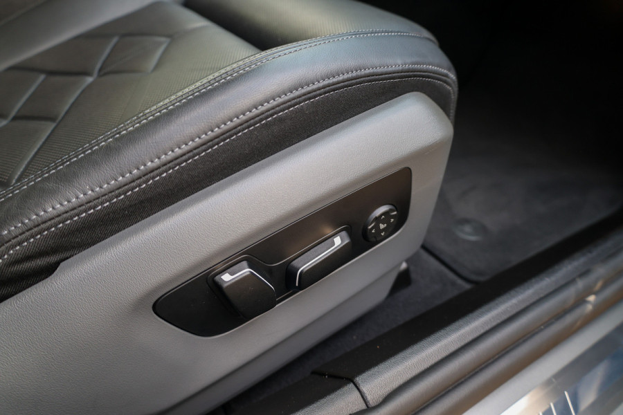 BMW 5 Serie 550e xDrive | BTW! | FULL OPTION! | PANO | B&W | M-SPORT PRO | CARBON | STOELVENTILATIE |