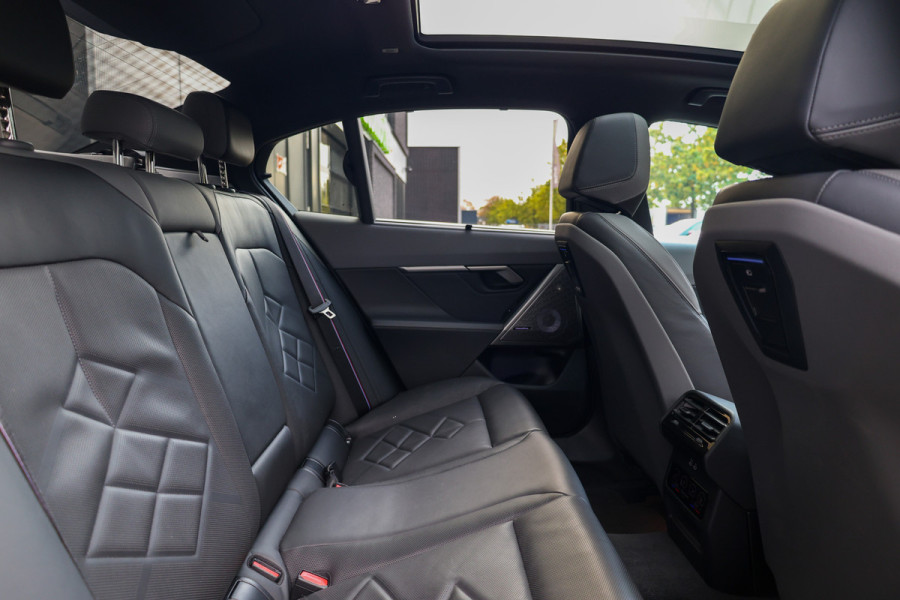BMW 5 Serie 550e xDrive | BTW! | FULL OPTION! | PANO | B&W | M-SPORT PRO | CARBON | STOELVENTILATIE |