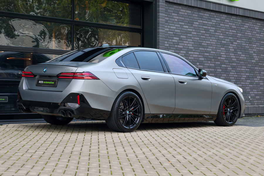 BMW 5 Serie 550e xDrive | BTW! | FULL OPTION! | PANO | B&W | M-SPORT PRO | CARBON | STOELVENTILATIE |