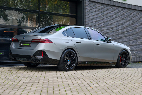 BMW 5 Serie 550e xDrive | BTW! | FULL OPTION! | PANO | B&W | M-SPORT PRO | CARBON | STOELVENTILATIE |