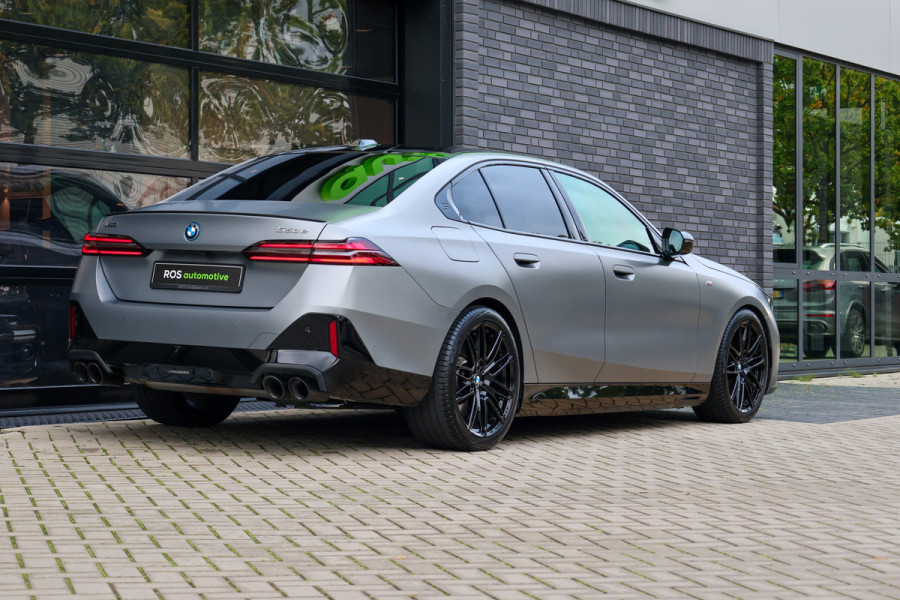 BMW 5 Serie 550e xDrive | BTW! | FULL OPTION! | PANO | B&W | M-SPORT PRO | CARBON | STOELVENTILATIE |