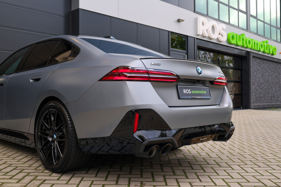BMW 5 Serie 550e xDrive | BTW! | FULL OPTION! | PANO | B&W | M-SPORT PRO | CARBON | STOELVENTILATIE |