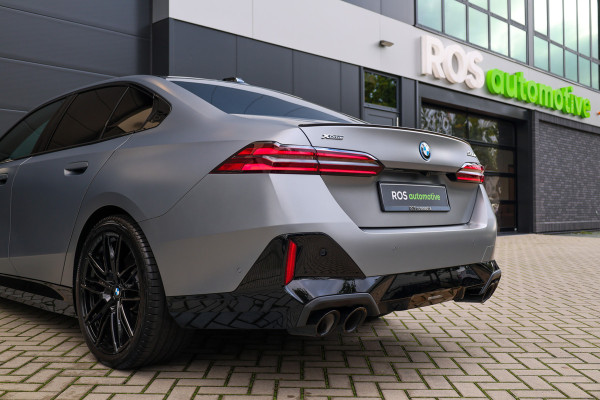 BMW 5 Serie 550e xDrive | BTW! | FULL OPTION! | PANO | B&W | M-SPORT PRO | CARBON | STOELVENTILATIE |