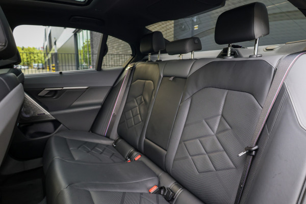 BMW 5 Serie 550e xDrive | BTW! | FULL OPTION! | PANO | B&W | M-SPORT PRO | CARBON | STOELVENTILATIE |