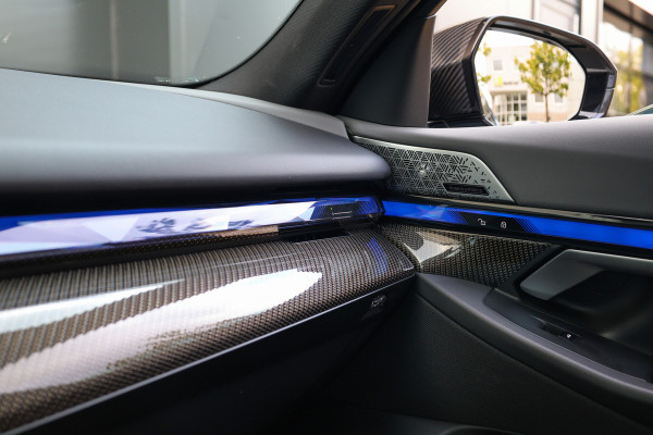BMW 5 Serie 550e xDrive | BTW! | FULL OPTION! | PANO | B&W | M-SPORT PRO | CARBON | STOELVENTILATIE |