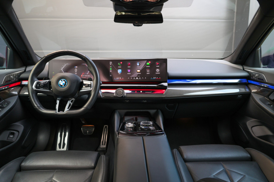BMW 5 Serie 550e xDrive | BTW! | FULL OPTION! | PANO | B&W | M-SPORT PRO | CARBON | STOELVENTILATIE |