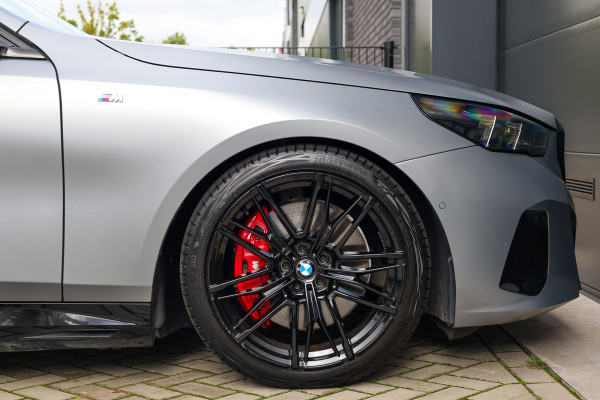 BMW 5 Serie 550e xDrive | BTW! | FULL OPTION! | PANO | B&W | M-SPORT PRO | CARBON | STOELVENTILATIE |