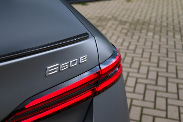 BMW 5 Serie 550e xDrive | BTW! | FULL OPTION! | PANO | B&W | M-SPORT PRO | CARBON | STOELVENTILATIE |