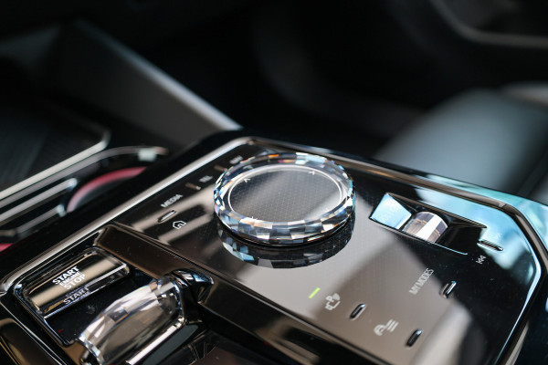 BMW 5 Serie 550e xDrive | BTW! | FULL OPTION! | PANO | B&W | M-SPORT PRO | CARBON | STOELVENTILATIE |