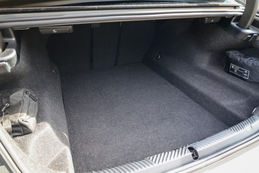 BMW 5 Serie 550e xDrive | BTW! | FULL OPTION! | PANO | B&W | M-SPORT PRO | CARBON | STOELVENTILATIE |