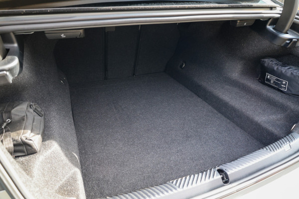 BMW 5 Serie 550e xDrive | BTW! | FULL OPTION! | PANO | B&W | M-SPORT PRO | CARBON | STOELVENTILATIE |