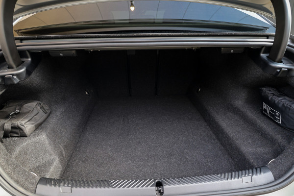 BMW 5 Serie 550e xDrive | BTW! | FULL OPTION! | PANO | B&W | M-SPORT PRO | CARBON | STOELVENTILATIE |