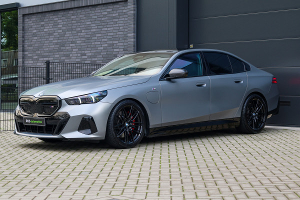 BMW 5 Serie 550e xDrive | BTW! | FULL OPTION! | PANO | B&W | M-SPORT PRO | CARBON | STOELVENTILATIE |