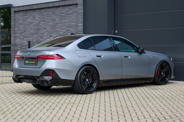 BMW 5 Serie 550e xDrive | BTW! | FULL OPTION! | PANO | B&W | M-SPORT PRO | CARBON | STOELVENTILATIE |