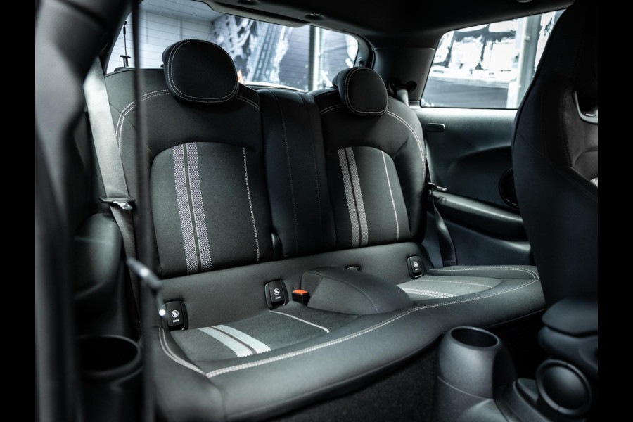 MINI 3-deurs 1.5 Cooper Mooie Mini met JCW interieur