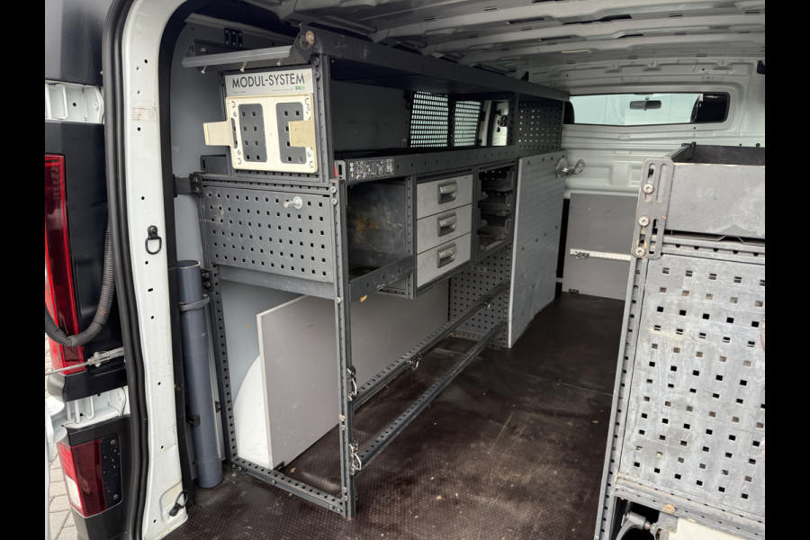 Renault Trafic 2.0 dCi 120 PK / L2H1 / 2x SCHUIFDEUR / INRICHTING / TREKHAAK / 1e EIG. / LED / CRUISE / AIRCO / NAVI