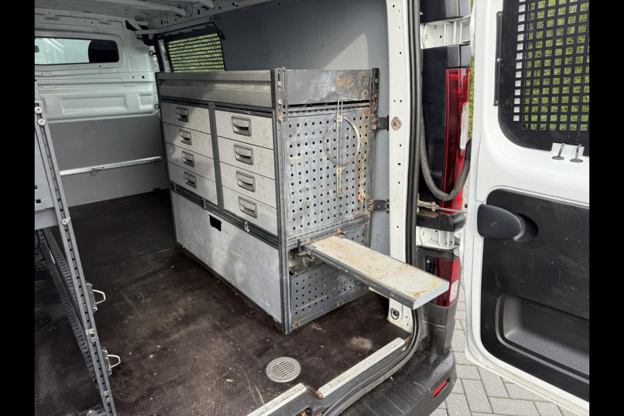 Renault Trafic 2.0 dCi 120 PK / L2H1 / 2x SCHUIFDEUR / INRICHTING / TREKHAAK / 1e EIG. / LED / CRUISE / AIRCO / NAVI