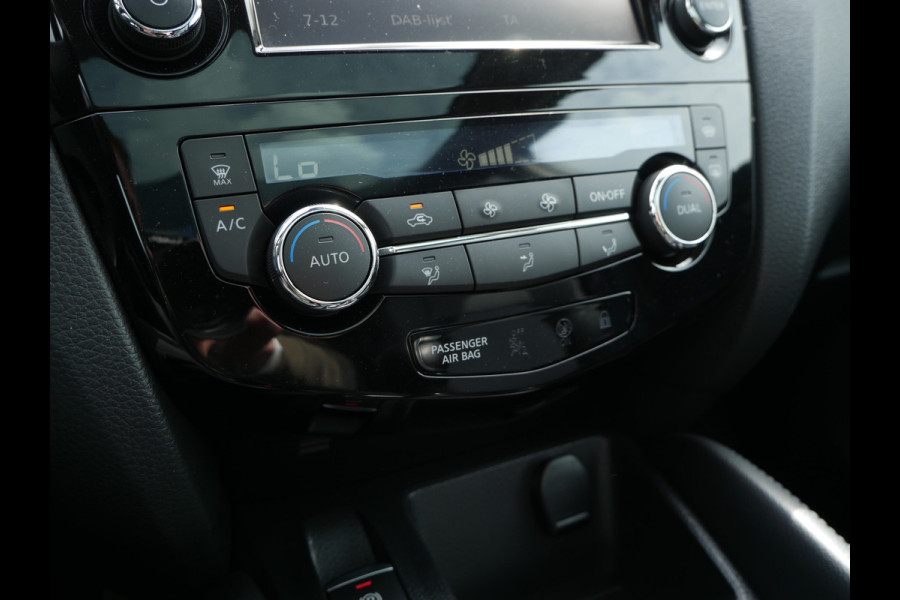 Nissan QASHQAI 1.2 DIG-T 115pk N-Connecta | Panoramadak | 18"inch | Camera |