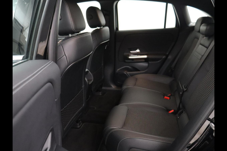 Mercedes-Benz EQA 250 Business Solution Luxury 67 kWh | SOH 95,3% | Half leder | Stoelverwarming | Adaptive cruise | Camera | Park assist | Sfeerverlichting