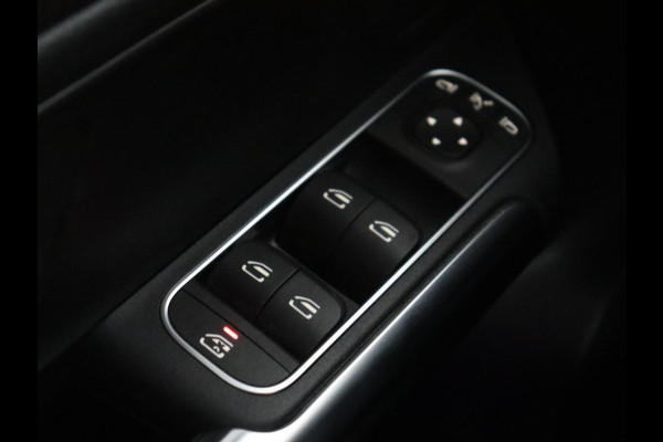 Mercedes-Benz EQA 250 Business Solution Luxury 67 kWh | SOH 95,3% | Half leder | Stoelverwarming | Adaptive cruise | Camera | Park assist | Sfeerverlichting