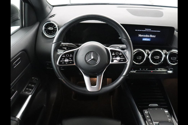 Mercedes-Benz GLA 200 Style | Half leder | Stoelverwarming | Trekhaak | Cruise control | Camera | Park assist | Carplay | Sfeerverlichting