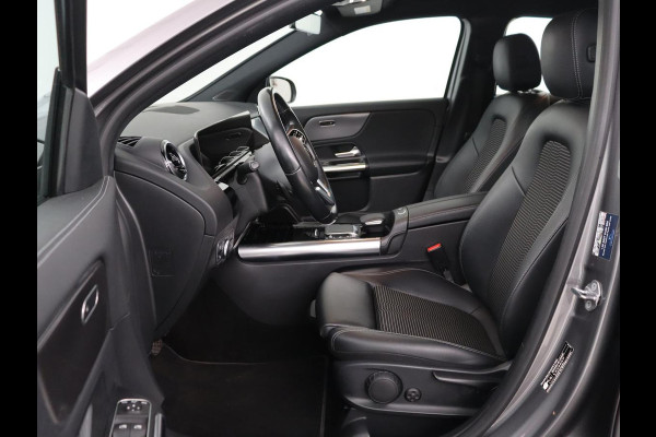Mercedes-Benz GLA 200 Style | Half leder | Stoelverwarming | Trekhaak | Cruise control | Camera | Park assist | Carplay | Sfeerverlichting