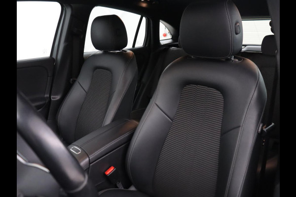 Mercedes-Benz GLA 200 Style | Half leder | Stoelverwarming | Trekhaak | Cruise control | Camera | Park assist | Carplay | Sfeerverlichting