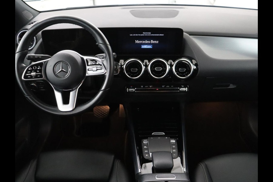 Mercedes-Benz GLA 200 Style | Half leder | Stoelverwarming | Trekhaak | Cruise control | Camera | Park assist | Carplay | Sfeerverlichting
