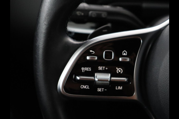Mercedes-Benz GLA 200 Style | Half leder | Stoelverwarming | Trekhaak | Cruise control | Camera | Park assist | Carplay | Sfeerverlichting