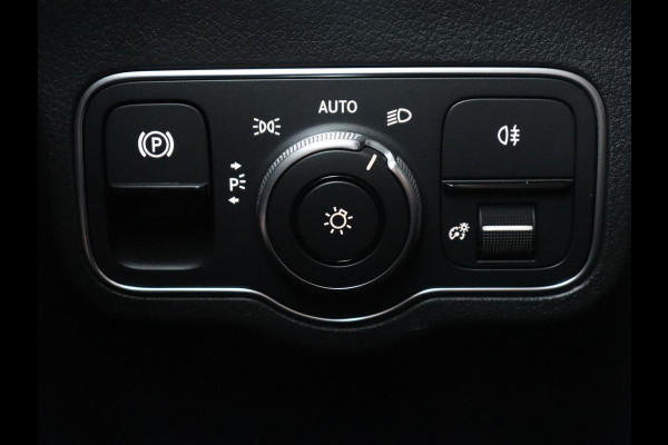 Mercedes-Benz GLA 200 Style | Half leder | Stoelverwarming | Trekhaak | Cruise control | Camera | Park assist | Carplay | Sfeerverlichting