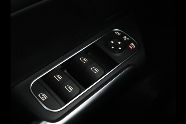 Mercedes-Benz GLA 200 Style | Half leder | Stoelverwarming | Trekhaak | Cruise control | Camera | Park assist | Carplay | Sfeerverlichting
