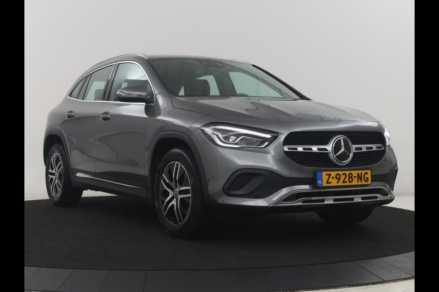 Mercedes-Benz GLA 200 Style | Half leder | Stoelverwarming | Trekhaak | Cruise control | Camera | Park assist | Carplay | Sfeerverlichting