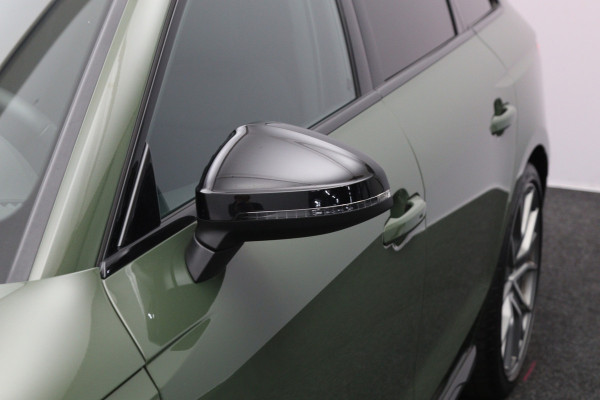 Audi A4 Avant 40 TFSI Quattro S-Line Edition Competition, Panoramadak, Sfeerverlichting, Matrix, Tour-pakket