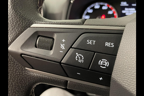 Seat Arona 1.0 TSI Style Climate control Navigatie Apple Carplay/ Android Auto Parkeersensoren Cruise Control Full LED 17" LM Velgen