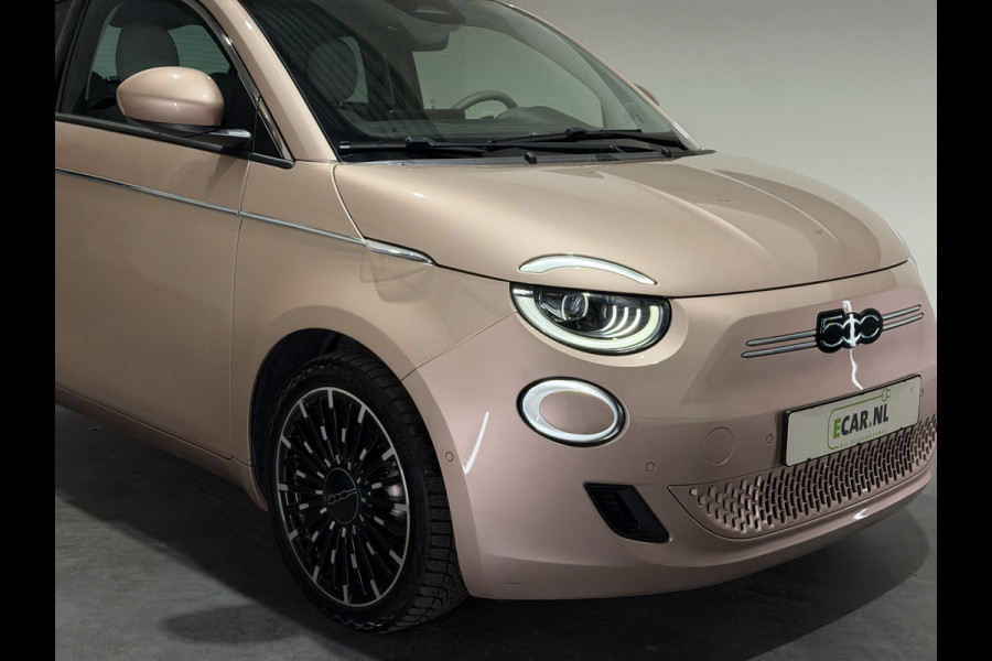 Fiat 500 La Prima 42 kWh | pano dak | Led voor \ achter licht | JBL! audio | Stoelverwarming |