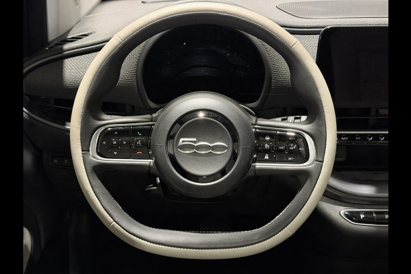 Fiat 500 La Prima 42 kWh | pano dak | Led voor \ achter licht | JBL! audio | Stoelverwarming |