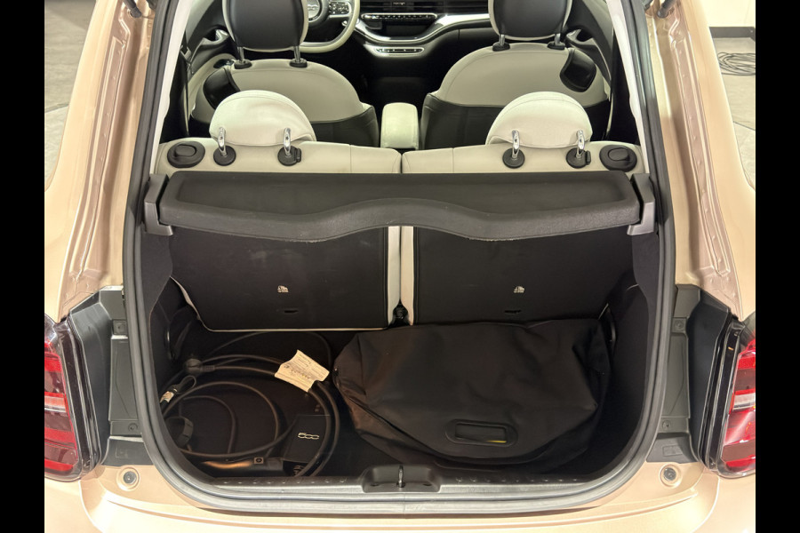 Fiat 500 La Prima 42 kWh | pano dak | Led voor \ achter licht | JBL! audio | Stoelverwarming |
