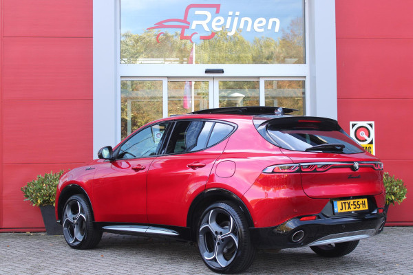 Alfa Romeo Tonale 1.3 270PK Ibrida Plug-In Q4 SPORT SPECIALE | PANORAMISCH SCHUIF KANTELDAK MET ZWARTE DAKSTRIPS | ROSSO BRERA (METALLIC ROOD) MET ZWART DAK  | HARMAN KARDON PREMIUM AUDIO MET 14 SPEAKERS | TECHNOLOGY PACK: PARKEERWAARSCHUWING VOOR EN ACHTER/360° CAMERA / AUTONOMOUS DRIVING LEVEL 2: ADAPTIVE CRUISE CONTROL/LANE CENTERING ASSIST/TRAFFIC JAM ASSIST DODEHOEK DETECTIE AUTOMATISCH DIMMENDE BUITENSPIEGELS ELEKTRISCH BEDIENBARE ACHTERKLEP | 20" LICHTMETALEN VELGEN FORI | DRAADLOZE TELEFOONLADER | NAVIGATIE | DRAADLOZE APPLE CARPLAY/ANDROID AUTO | FULL LED MATRIX KOPLAMPEN | LED