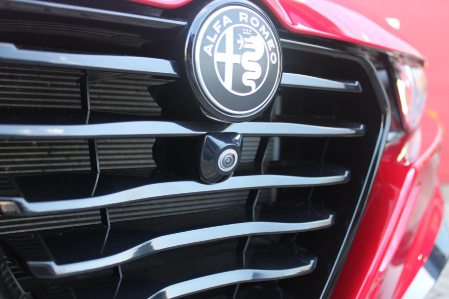 Alfa Romeo Tonale 1.3 270PK Ibrida Plug-In Q4 SPORT SPECIALE | PANORAMISCH SCHUIF KANTELDAK MET ZWARTE DAKSTRIPS | ROSSO BRERA (METALLIC ROOD) MET ZWART DAK  | HARMAN KARDON PREMIUM AUDIO MET 14 SPEAKERS | TECHNOLOGY PACK: PARKEERWAARSCHUWING VOOR EN ACHTER/360° CAMERA / AUTONOMOUS DRIVING LEVEL 2: ADAPTIVE CRUISE CONTROL/LANE CENTERING ASSIST/TRAFFIC JAM ASSIST DODEHOEK DETECTIE AUTOMATISCH DIMMENDE BUITENSPIEGELS ELEKTRISCH BEDIENBARE ACHTERKLEP | 20" LICHTMETALEN VELGEN FORI | DRAADLOZE TELEFOONLADER | NAVIGATIE | DRAADLOZE APPLE CARPLAY/ANDROID AUTO | FULL LED MATRIX KOPLAMPEN | LED