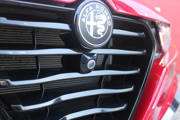 Alfa Romeo Tonale 1.3 270PK Ibrida Plug-In Q4 SPORT SPECIALE | PANORAMISCH SCHUIF KANTELDAK MET ZWARTE DAKSTRIPS | ROSSO BRERA (METALLIC ROOD) MET ZWART DAK  | HARMAN KARDON PREMIUM AUDIO MET 14 SPEAKERS | TECHNOLOGY PACK: PARKEERWAARSCHUWING VOOR EN ACHTER/360° CAMERA / AUTONOMOUS DRIVING LEVEL 2: ADAPTIVE CRUISE CONTROL/LANE CENTERING ASSIST/TRAFFIC JAM ASSIST DODEHOEK DETECTIE AUTOMATISCH DIMMENDE BUITENSPIEGELS ELEKTRISCH BEDIENBARE ACHTERKLEP | 20" LICHTMETALEN VELGEN FORI | DRAADLOZE TELEFOONLADER | NAVIGATIE | DRAADLOZE APPLE CARPLAY/ANDROID AUTO | FULL LED MATRIX KOPLAMPEN | LED