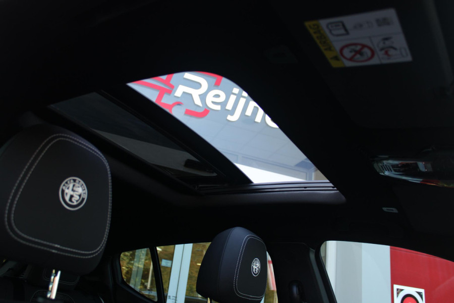 Alfa Romeo Tonale 1.3 270PK Ibrida Plug-In Q4 SPORT SPECIALE | PANORAMISCH SCHUIF KANTELDAK MET ZWARTE DAKSTRIPS | ROSSO BRERA (METALLIC ROOD) MET ZWART DAK  | HARMAN KARDON PREMIUM AUDIO MET 14 SPEAKERS | TECHNOLOGY PACK: PARKEERWAARSCHUWING VOOR EN ACHTER/360° CAMERA / AUTONOMOUS DRIVING LEVEL 2: ADAPTIVE CRUISE CONTROL/LANE CENTERING ASSIST/TRAFFIC JAM ASSIST DODEHOEK DETECTIE AUTOMATISCH DIMMENDE BUITENSPIEGELS ELEKTRISCH BEDIENBARE ACHTERKLEP | 20" LICHTMETALEN VELGEN FORI | DRAADLOZE TELEFOONLADER | NAVIGATIE | DRAADLOZE APPLE CARPLAY/ANDROID AUTO | FULL LED MATRIX KOPLAMPEN | LED