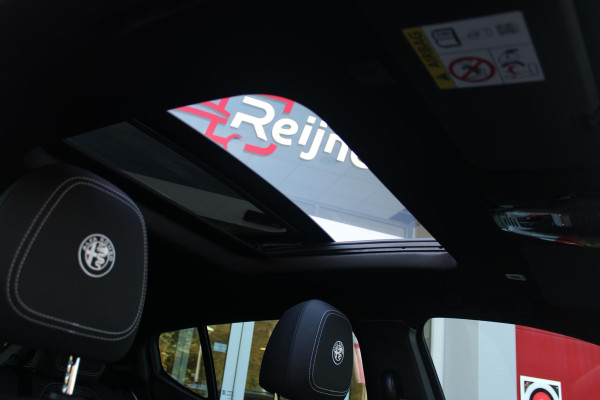 Alfa Romeo Tonale 1.3 270PK Ibrida Plug-In Q4 SPORT SPECIALE | PANORAMISCH SCHUIF KANTELDAK MET ZWARTE DAKSTRIPS | ROSSO BRERA (METALLIC ROOD) MET ZWART DAK  | HARMAN KARDON PREMIUM AUDIO MET 14 SPEAKERS | TECHNOLOGY PACK: PARKEERWAARSCHUWING VOOR EN ACHTER/360° CAMERA / AUTONOMOUS DRIVING LEVEL 2: ADAPTIVE CRUISE CONTROL/LANE CENTERING ASSIST/TRAFFIC JAM ASSIST DODEHOEK DETECTIE AUTOMATISCH DIMMENDE BUITENSPIEGELS ELEKTRISCH BEDIENBARE ACHTERKLEP | 20" LICHTMETALEN VELGEN FORI | DRAADLOZE TELEFOONLADER | NAVIGATIE | DRAADLOZE APPLE CARPLAY/ANDROID AUTO | FULL LED MATRIX KOPLAMPEN | LED