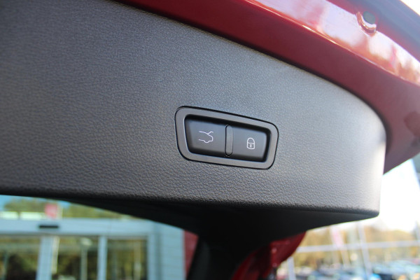 Alfa Romeo Tonale 1.3 270PK Ibrida Plug-In Q4 SPORT SPECIALE | PANORAMISCH SCHUIF KANTELDAK MET ZWARTE DAKSTRIPS | ROSSO BRERA (METALLIC ROOD) MET ZWART DAK  | HARMAN KARDON PREMIUM AUDIO MET 14 SPEAKERS | TECHNOLOGY PACK: PARKEERWAARSCHUWING VOOR EN ACHTER/360° CAMERA / AUTONOMOUS DRIVING LEVEL 2: ADAPTIVE CRUISE CONTROL/LANE CENTERING ASSIST/TRAFFIC JAM ASSIST DODEHOEK DETECTIE AUTOMATISCH DIMMENDE BUITENSPIEGELS ELEKTRISCH BEDIENBARE ACHTERKLEP | 20" LICHTMETALEN VELGEN FORI | DRAADLOZE TELEFOONLADER | NAVIGATIE | DRAADLOZE APPLE CARPLAY/ANDROID AUTO | FULL LED MATRIX KOPLAMPEN | LED