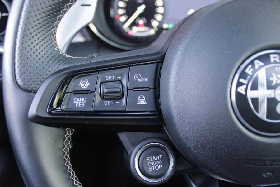 Alfa Romeo Tonale 1.3 270PK Ibrida Plug-In Q4 SPORT SPECIALE | PANORAMISCH SCHUIF KANTELDAK MET ZWARTE DAKSTRIPS | ROSSO BRERA (METALLIC ROOD) MET ZWART DAK  | HARMAN KARDON PREMIUM AUDIO MET 14 SPEAKERS | TECHNOLOGY PACK: PARKEERWAARSCHUWING VOOR EN ACHTER/360° CAMERA / AUTONOMOUS DRIVING LEVEL 2: ADAPTIVE CRUISE CONTROL/LANE CENTERING ASSIST/TRAFFIC JAM ASSIST DODEHOEK DETECTIE AUTOMATISCH DIMMENDE BUITENSPIEGELS ELEKTRISCH BEDIENBARE ACHTERKLEP | 20" LICHTMETALEN VELGEN FORI | DRAADLOZE TELEFOONLADER | NAVIGATIE | DRAADLOZE APPLE CARPLAY/ANDROID AUTO | FULL LED MATRIX KOPLAMPEN | LED