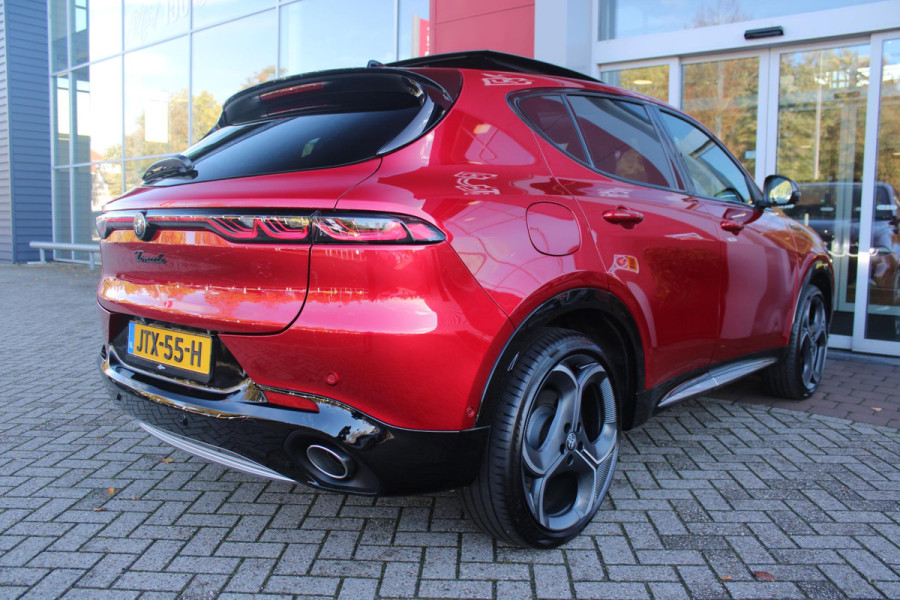 Alfa Romeo Tonale 1.3 270PK Ibrida Plug-In Q4 SPORT SPECIALE | PANORAMISCH SCHUIF KANTELDAK MET ZWARTE DAKSTRIPS | ROSSO BRERA (METALLIC ROOD) MET ZWART DAK  | HARMAN KARDON PREMIUM AUDIO MET 14 SPEAKERS | TECHNOLOGY PACK: PARKEERWAARSCHUWING VOOR EN ACHTER/360° CAMERA / AUTONOMOUS DRIVING LEVEL 2: ADAPTIVE CRUISE CONTROL/LANE CENTERING ASSIST/TRAFFIC JAM ASSIST DODEHOEK DETECTIE AUTOMATISCH DIMMENDE BUITENSPIEGELS ELEKTRISCH BEDIENBARE ACHTERKLEP | 20" LICHTMETALEN VELGEN FORI | DRAADLOZE TELEFOONLADER | NAVIGATIE | DRAADLOZE APPLE CARPLAY/ANDROID AUTO | FULL LED MATRIX KOPLAMPEN | LED