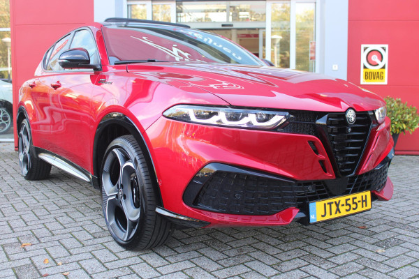 Alfa Romeo Tonale 1.3 270PK Ibrida Plug-In Q4 SPORT SPECIALE | PANORAMISCH SCHUIF KANTELDAK MET ZWARTE DAKSTRIPS | ROSSO BRERA (METALLIC ROOD) MET ZWART DAK  | HARMAN KARDON PREMIUM AUDIO MET 14 SPEAKERS | TECHNOLOGY PACK: PARKEERWAARSCHUWING VOOR EN ACHTER/360° CAMERA / AUTONOMOUS DRIVING LEVEL 2: ADAPTIVE CRUISE CONTROL/LANE CENTERING ASSIST/TRAFFIC JAM ASSIST DODEHOEK DETECTIE AUTOMATISCH DIMMENDE BUITENSPIEGELS ELEKTRISCH BEDIENBARE ACHTERKLEP | 20" LICHTMETALEN VELGEN FORI | DRAADLOZE TELEFOONLADER | NAVIGATIE | DRAADLOZE APPLE CARPLAY/ANDROID AUTO | FULL LED MATRIX KOPLAMPEN | LED