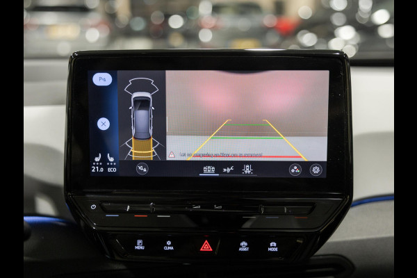 Volkswagen ID.3 First Max 58 kWh SOH 93% / 204pk / Panorama dak / Trekhaak / Leder / Stoel en stuur verwarming /