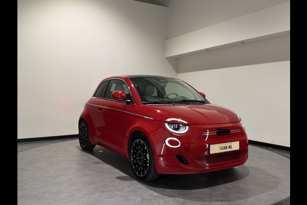 Fiat 500 La Prima 42 kWh | Panorama dak | Apple carplay  / Android auto | JBL! premium audio |